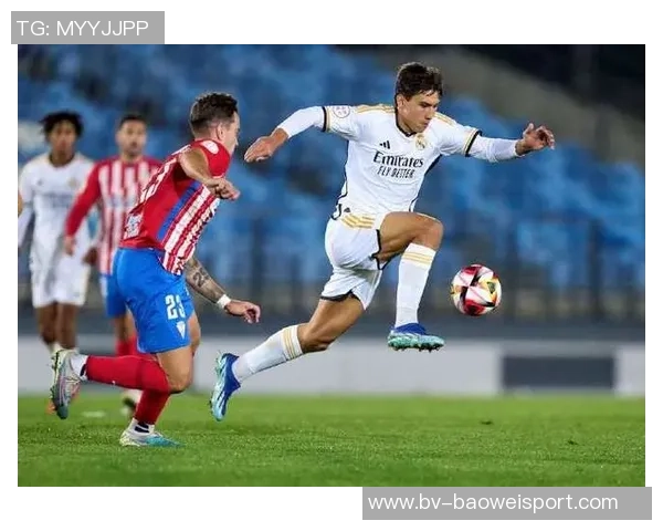 皇马留守8名一线队球员与卡斯蒂亚队员共同训练提升默契